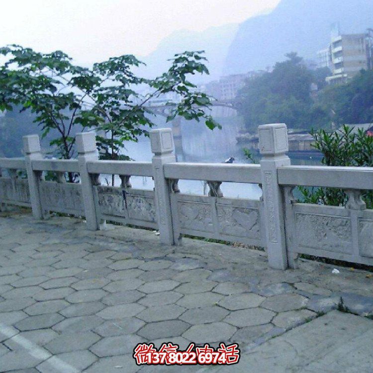 品質精良的大理石欄桿、欄板及雕塑，締造美麗景觀