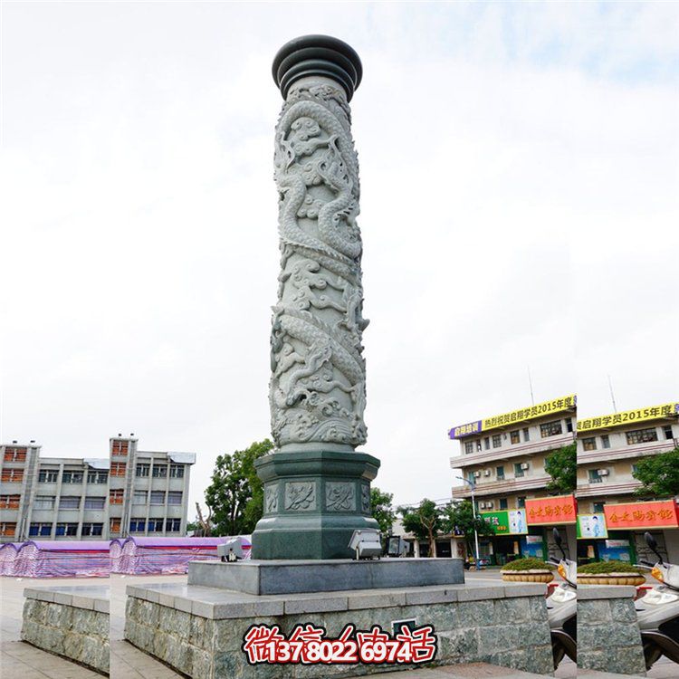 大理石浮雕龍柱，點(diǎn)綴校園廣場