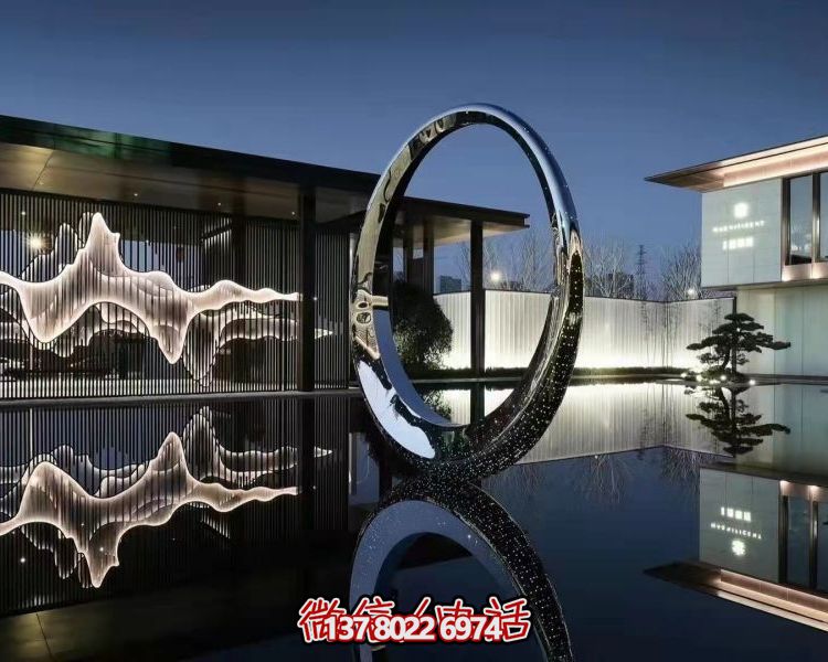 不銹鋼圓環(huán)雕塑，點綴園林別墅水池