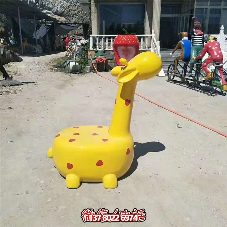 玻璃鋼長頸鹿擺件，安全可靠、適用于多種場景