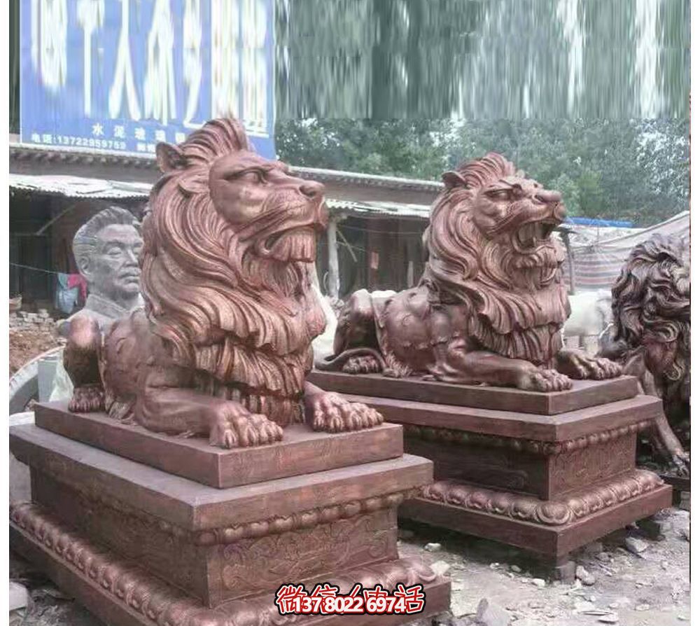 趴窩紅雕獅子仿真雕塑，守護晚霞鎮(zhèn)宅之美