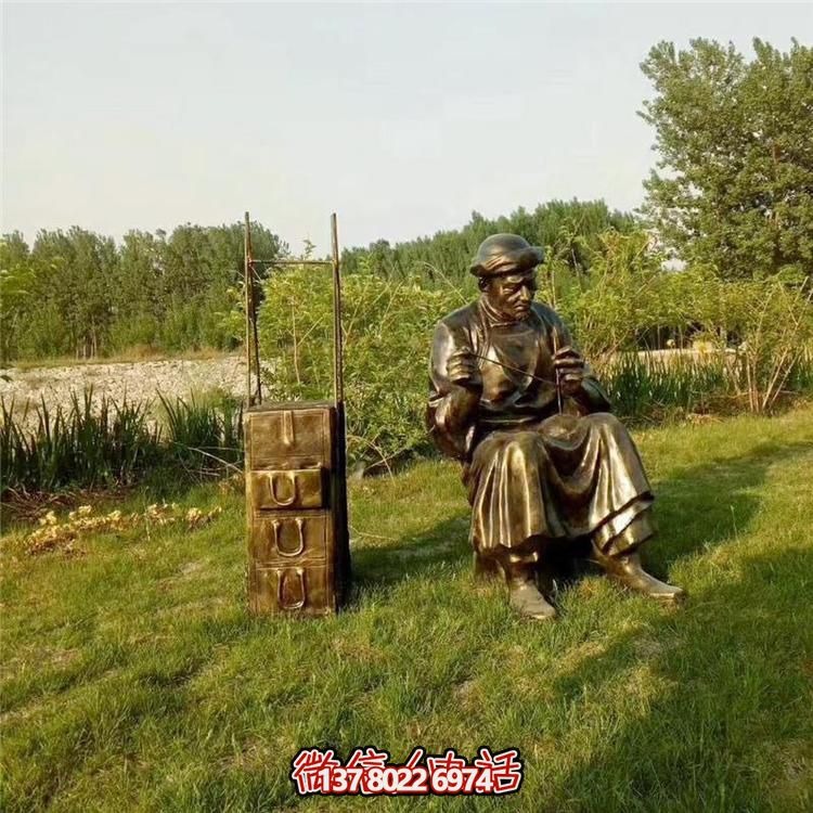 藝術精美的銅雕人物雕塑，點綴美麗的戶外園林景觀