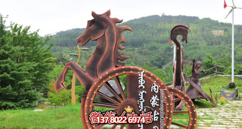 紫銅風情景區(qū)——雕塑與馬車的自然融合 紫銅風情景區(qū)——雕塑與馬車的自然融合