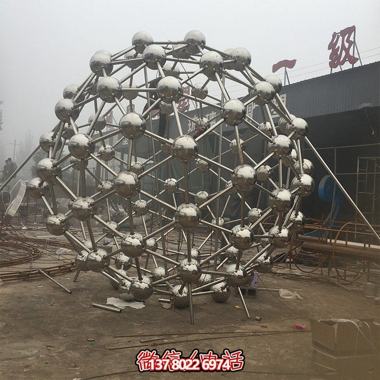 不銹鋼鏤空雕塑，為戶外景觀增添獨(dú)特色彩