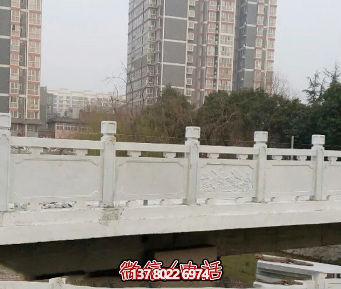 漢白玉鑲嵌欄桿，雕塑點綴美麗小區(qū)公園