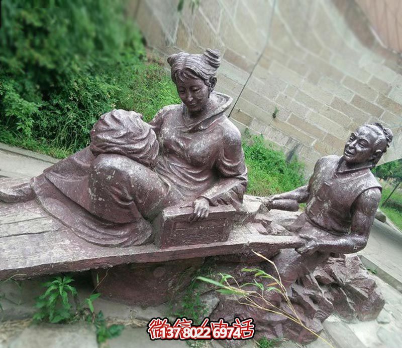 公園廣場獨輪車推媳婦的古人紅銅雕塑 公園廣場獨輪車推媳婦的古人紅銅雕塑