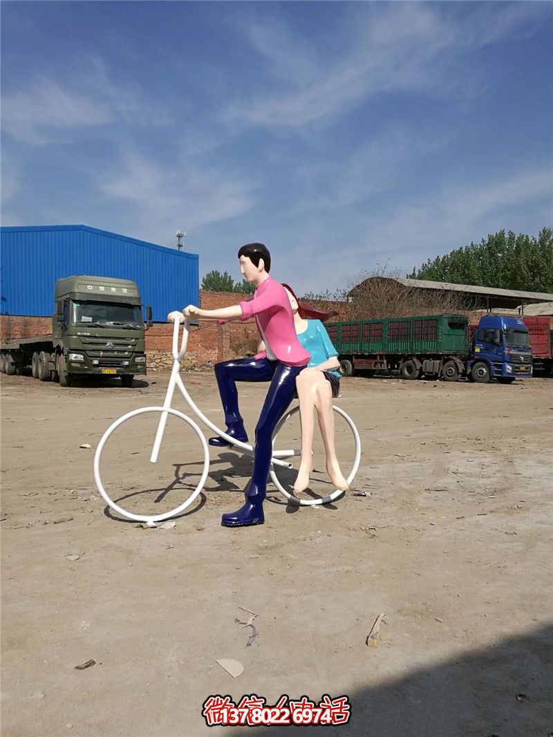 公園景區(qū)玻璃鋼彩繪騎單車(chē)的情侶雕塑 公園景區(qū)玻璃鋼彩繪騎單車(chē)的情侶雕塑